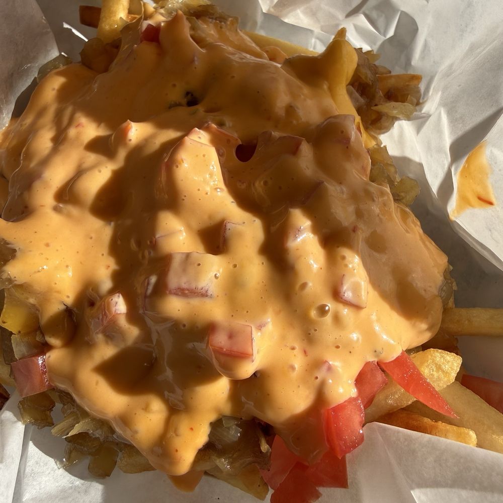 Willie's Burgers - Zoo fries $6 - Burgers Near Me - Sacramento, California Willie's Burgers - Zoo fries $6 - Burgers Near Me - Sacramento, California