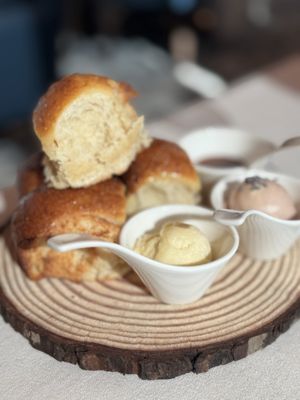 Edge Restaurant & Lounge by null