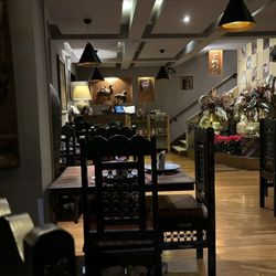 Tandoor - Elegant decor. Let's see how the food tastes