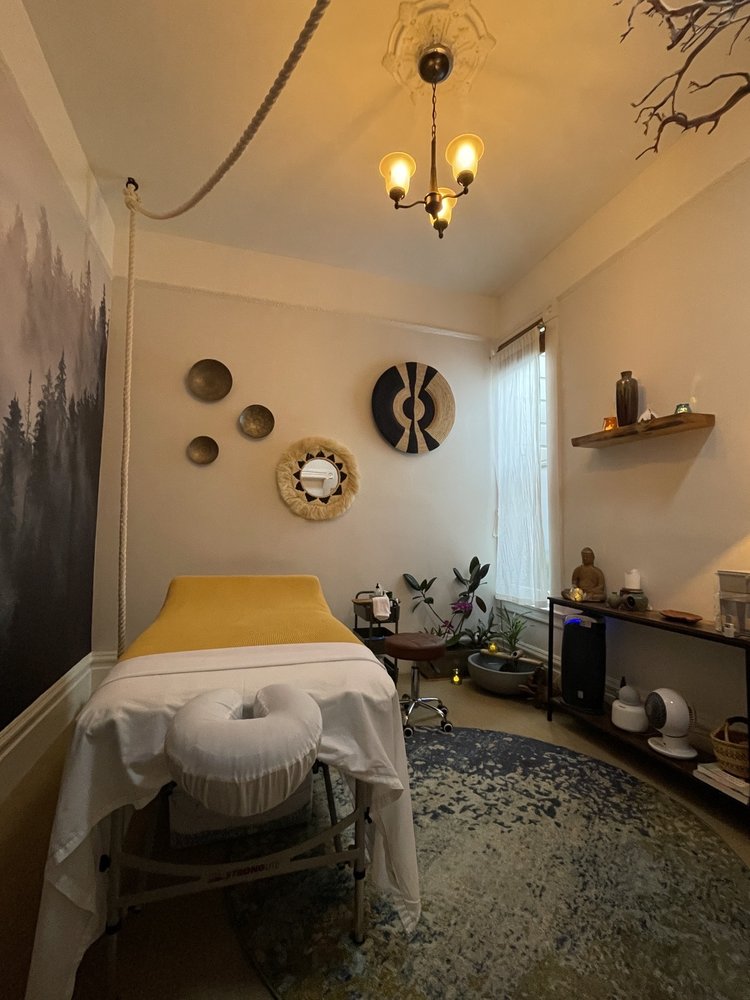 Arokaya Massage & Wellness Studio Logo