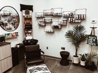 The Hair Vine Logo