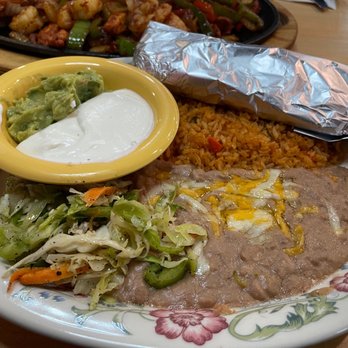 Hacienda Real - Hacienda Fajita 3 meat with the works - New Mexican Cuisine Near Me - Omaha, Nebraska