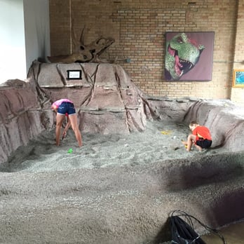 Duluth Childrens Museum - Dinosaur fossil dig - Children's Museums Near Me - Duluth, Minnesota
