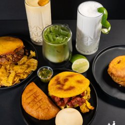 Tradicion Colombiana -Arepas, Empanadas, Pandebono, Jugo de Lulo, Limonada de Coco