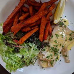 Pihanga Cafe & t-bar - Fish of the day with kumura fries