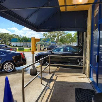 Waters Car Wash - Another car avoiding to hit back car - Car Wash Near Me - Boca Raton, Florida