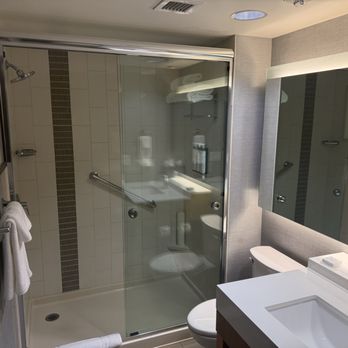 Hyatt Place - Glendale - Bathroom - Hotels Near Me - Glendale, California