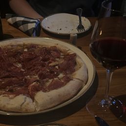 Prosciutto and fig pizza