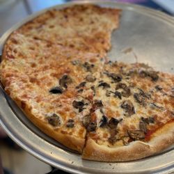 Michelangelo - Pizza half onion and half mushroom