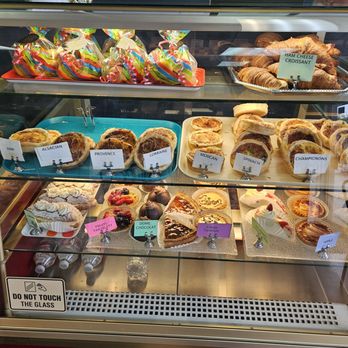 Les Delices De Paris - Macaroons in colorful bags, ham & cheese croissant, quiches and more tartes - Bakeries Near Me - Denver, Colorado