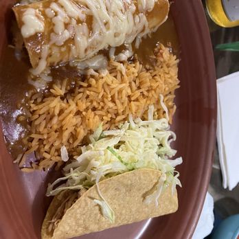 Los Aztecas - Speedy Gonzales platter. Chicken enchilada y taco con pollo - Mexican Near Me - Fort Mill, South Carolina Los Aztecas - Speedy Gonzales platter. Chicken enchilada y taco con pollo - Mexican Near Me - Fort Mill, South Carolina