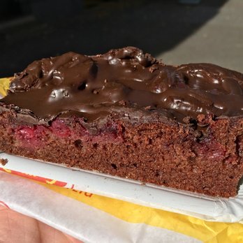 Dresdner Feinbäckerei - Kirsche und Schokokuchen - Bakeries Near Me - Berlin, BE Dresdner Feinbäckerei - Kirsche und Schokokuchen - Bakeries Near Me - Berlin, BE