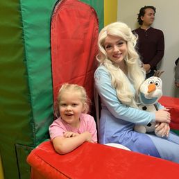 Birthday girl, Elsa and Olaf of course. Birthday girl, Elsa and Olaf of course.