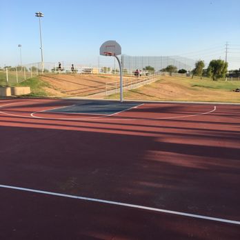 Crossroads Park - Basketball court - Dog Parks Near Me - Gilbert, Arizona