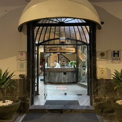 Hotel Talisman - Front entrance