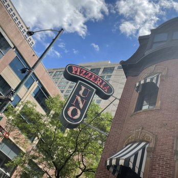 Pizzeria Uno - Pizza Near Me - Chicago, Illinois