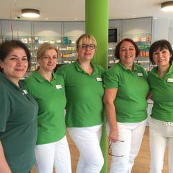 Tivoli-Apotheke - Das super freundliche und kompetente Team: Farnusch Saberi, Carmen Ehle, Bettina Backermann, Inge Albert, Beate Schmidt.