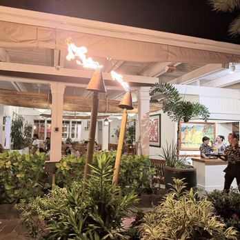 Hula Grill Kaanapali - Lots of Tiki Torches - New American Near Me - Lahaina, Hawaii Hula Grill Kaanapali - Lots of Tiki Torches - New American Near Me - Lahaina, Hawaii