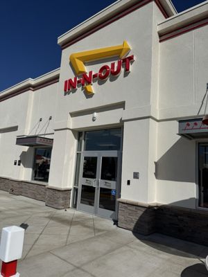 In-N-Out Burger by null