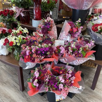 Star Market - a variety of flowers on display - Grocery Near Me - Dorchester, Massachusetts Star Market - a variety of flowers on display - Grocery Near Me - Dorchester, Massachusetts