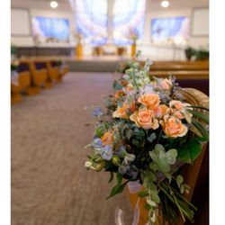 The Dizzy Daisy - Aisle floral pieces