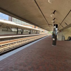 Eisenhower Avenue Metro Station