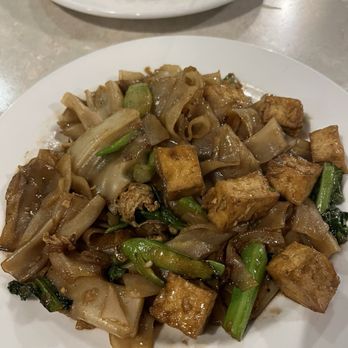 Basil Babe - Pad See Ew - Thai Near Me - Ypsilanti, Michigan