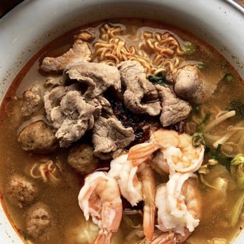 Mae Sri - Mama Soup w/ Noodles, Pork, Pork Balls, Shrimp, Fried Garlic + Pork Belly Bits - Thai Near Me - Montreal, Quebec Mae Sri - Mama Soup w/ Noodles, Pork, Pork Balls, Shrimp, Fried Garlic + Pork Belly Bits - Thai Near Me - Montreal, Quebec
