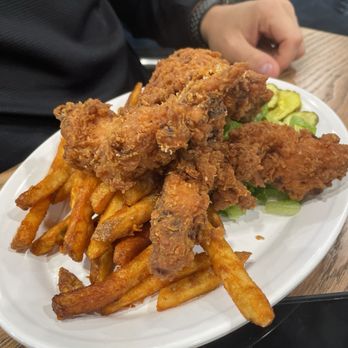 Honeybee Restaurant - Chicken tenders - Breakfast & Brunch Near Me - Gettysburg, Pennsylvania Honeybee Restaurant - Chicken tenders - Breakfast & Brunch Near Me - Gettysburg, Pennsylvania