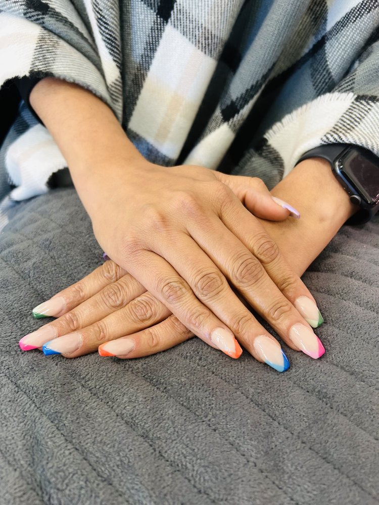 G Nails Logo
