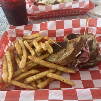 Davies' Chuck Wagon Diner - Ruben / Reuben Sandwich - Diners Near Me - Lakewood, Colorado