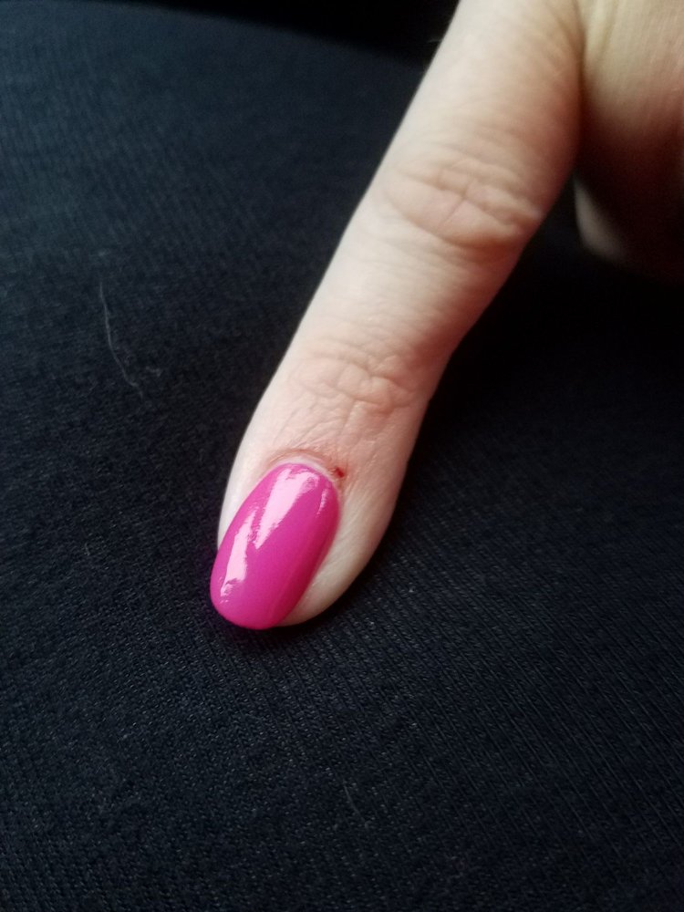 MT Nails Salon Logo