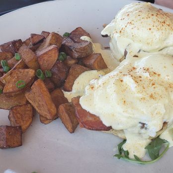 Lighthouse Bar & Grill - Lighthouse Benedict - New American Near Me - Bellingham, Washington