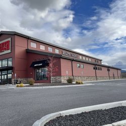 Duluth Trading Company - Front and side of store