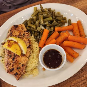 Cheddar's Scratch Kitchen - Bourbon salmon - American Near Me - Gainesville, Florida