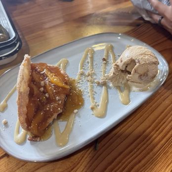 Burnt Bean- Seguin - Peach cobbler taco - Barbeque Near Me - Seguin, Texas