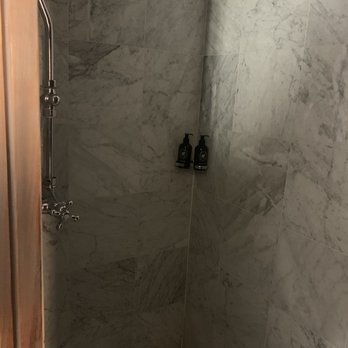 Les Sources de Caudalie - Shower. - Hotels Near Me - Martillac, 33 Les Sources de Caudalie - Shower. - Hotels Near Me - Martillac, 33