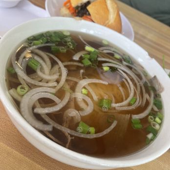 Het Say Vietnamese Kitchen - Brisket Pho (Pho Chin) - Vietnamese Near Me - Austin, Texas