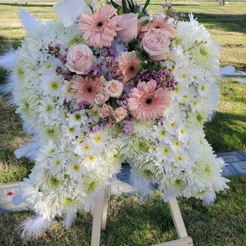 Long Beach Flowers - A beautiful wing arrangement made with pink and lavender flowers which also has feathers added in - Florists Near Me - Long Beach, California Long Beach Flowers - A beautiful wing arrangement made with pink and lavender flowers which also has feathers added in - Florists Near Me - Long Beach, California