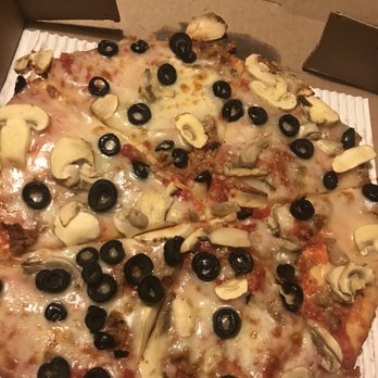 Apollo Pizza - Gluten free 10" cold rubbery pizza with cheap canned mushrooms - Pizza Near Me - Lexington, Kentucky