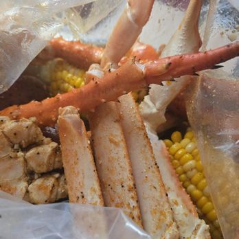 Red Crab - Palisades - Snow crab and king crab legs - Seafood Near Me - West Nyack, New York