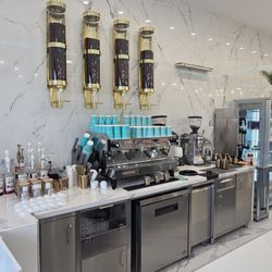 Le French Patisserie - Inside