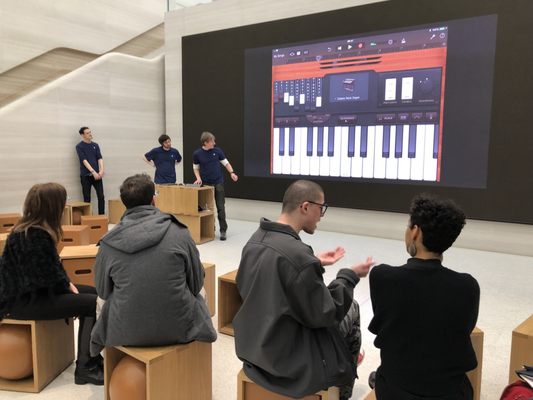 Apple Regent Street by null