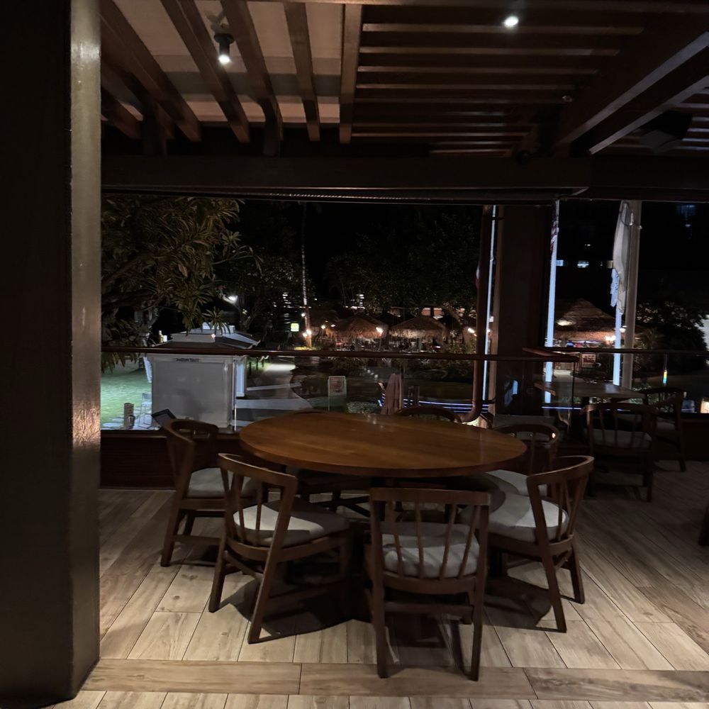 Leilani's On The Beach - Indoor seating - Seafood Near Me - Lahaina, Hawaii
