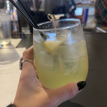 Masthead Brewing - Limoncello Spritzer - Breweries Near Me - Cleveland, Ohio