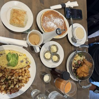 Buttermilk - Omelette, fried chicken skillet, pancakes and the BISCUIT!! Aaaaaahmazing!!!!! - Coffee & Tea Near Me - Naperville, Illinois