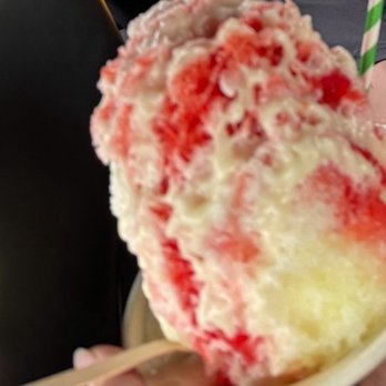 Lahaina Shave Ice - Pina colada - Desserts Near Me - Honolulu, Hawaii Lahaina Shave Ice - Pina colada - Desserts Near Me - Honolulu, Hawaii