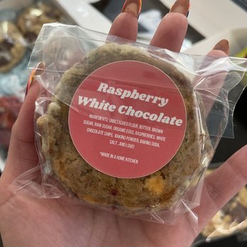 Sweetsomethingsla - Raspberry white chocolate - Desserts Near Me Sweetsomethingsla - Raspberry white chocolate - Desserts Near Me
