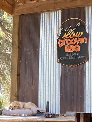 Slow Groovin BBQ by null