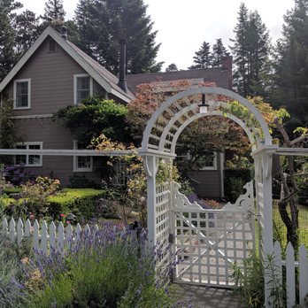 Mendocino Farmhouse - The main house - Bed & Breakfast Near Me - Mendocino, California Mendocino Farmhouse - The main house - Bed & Breakfast Near Me - Mendocino, California